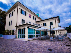 Hotel Butterfly - We Suite, Torre Del Lago Puccini